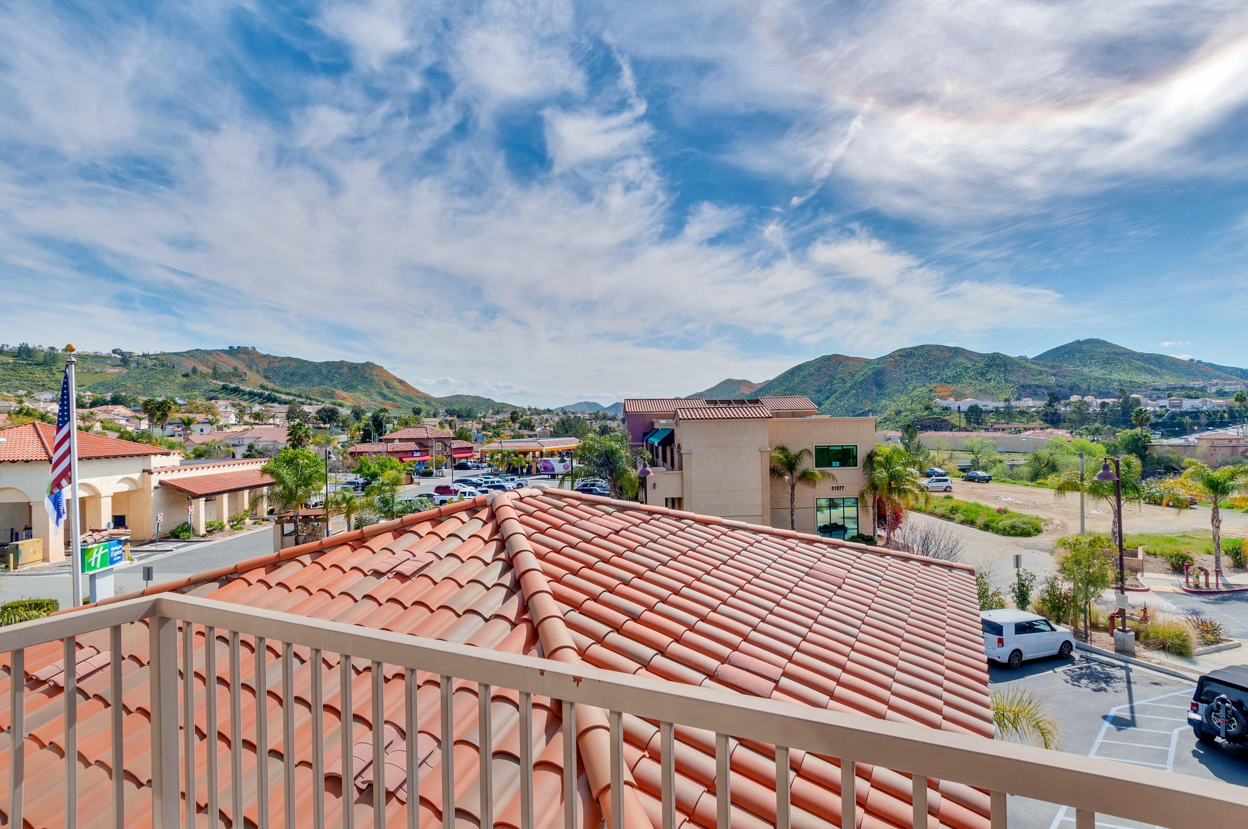 Holiday Inn Express Hotel & Suites Lake Elsinore By Ihg מראה חיצוני תמונה