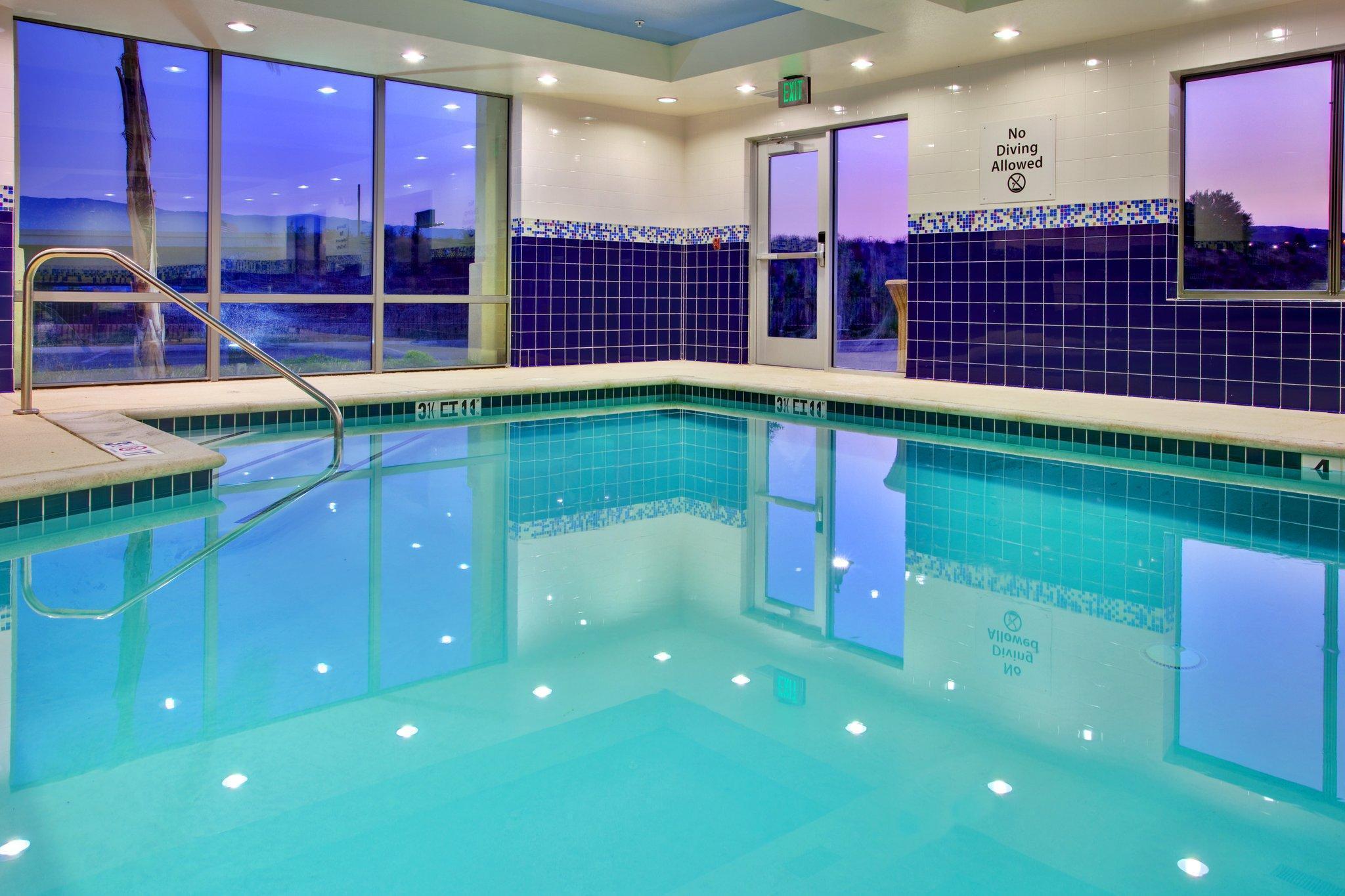 Holiday Inn Express Hotel & Suites Lake Elsinore By Ihg מראה חיצוני תמונה